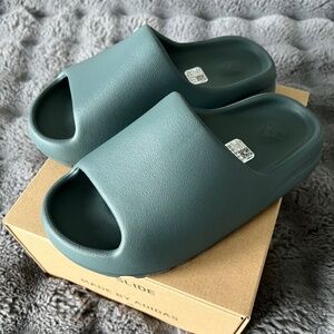 Yzy Slide